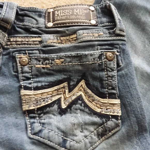 Miss Me Capri - Picture 2 of 13